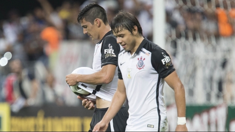Balbuena e Romero treinam entre os titulares e reforçam Corinthians no clássico