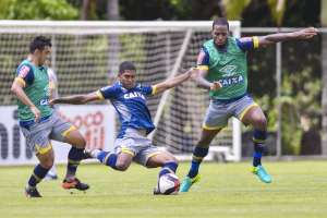Edema ósseo no joelho afasta Dedé por até seis semanas do Cruzeiro