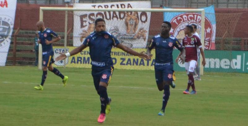 Bangu abriu 2 a 0 com dois gols de Rogerinho, mas depois cedeu o empate para a Desportiva-ES