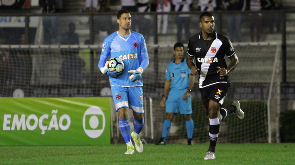 Bem protegido pelo sistema cauteloso do Vasco, Martín Silva não foi muito exigido nesta noite