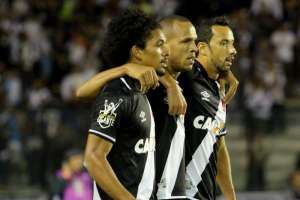 Milton Mendes exalta postura do Vasco em vitória, mas avisa: 'Caminhada é longa'