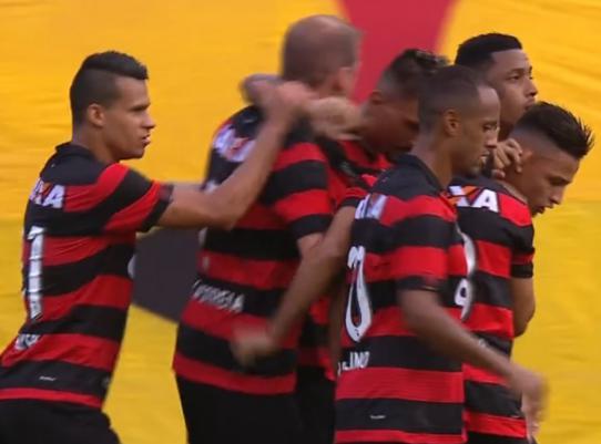 Vitória venceu o Atlético-MG por 2 a 0. Primeira vitória do técnico Alexandre Gallo