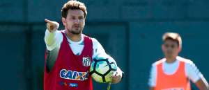 Elano assume responsabilidade por expulsão e celebra evolução do Santos