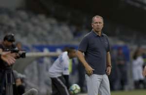 Mano Menezes rebate críticas e faz elogios à torcida do Cruzeiro
