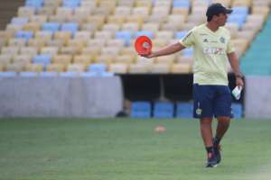 Criticado pela torcida, Zé Ricardo pede apoio para 'estreia' na Ilha