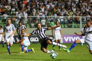 Após derrota, Roger promete cobranças no Atlético-MG e minimiza desfalques