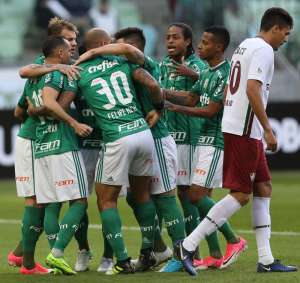 Palmeiras aguarda exame médico para escalar Felipe Melo no clássico