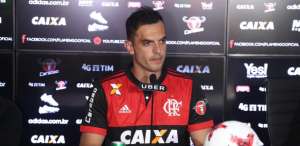 Rhodolfo é apresentado no Flamengo, exalta grandeza do clube e defende Zé Ricardo
