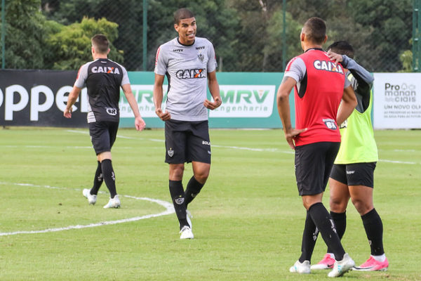 Recuperados, Leonardo Silva e Luan treinam e ficam à disposição no Atlético-MG