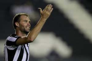 Após falhar, Carli comemora volta por cima que garantiu empate ao Botafogo