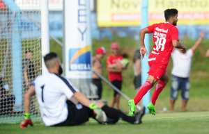 Com Luciano distante, Botafogo mira Brenner e Aylon, que defendem Inter e Goiás