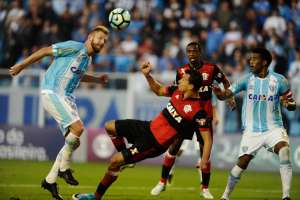Com Zé Ricardo pressionado, Flamengo precisa vencer 'estreia' em arena
