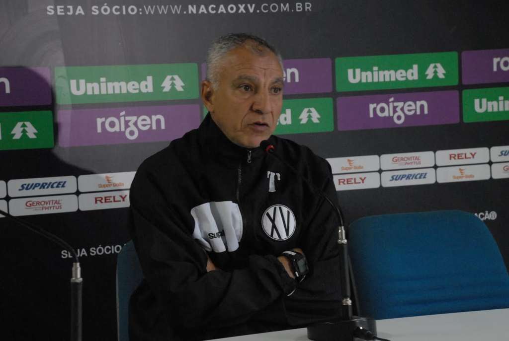 Márcio Fernandes aponta o caminho para a motivação: “honrar a camisa que vestimos”