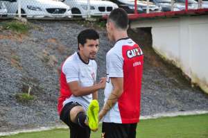 Cárdenas assina rescisão com o Vitória e agradece carinho do torcedor rubro-negro