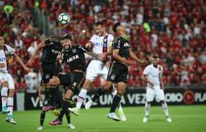 Flamengo 2 x 0 Ponte Preta – Na nova casa, Mengão encerra crise