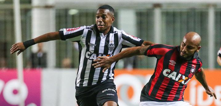 Robinho perdeu muitas chances contra o Atlético-PR, que teve vitória heroica