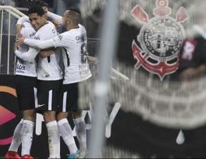 Corinthians é líder isolado e único invicto do Brasileirão