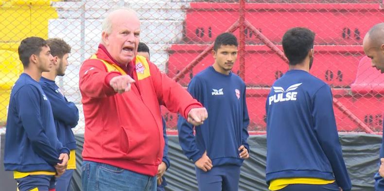 O octogenário Mário 'Ponte Preta' pode deixar o futebol sem apoio de parceiros e outros investidores