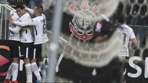 Após igualar recorde em início de campeonato, Corinthians mantém foco no trabalho
