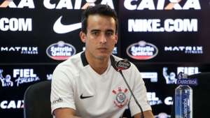 Desgastado e com dores, Jadson vira desfalque do Corinthians contra o Coritiba