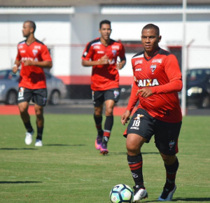 Com Walter relacionado após confusão com auxiliar, Atlético-GO busca novo triunfo
