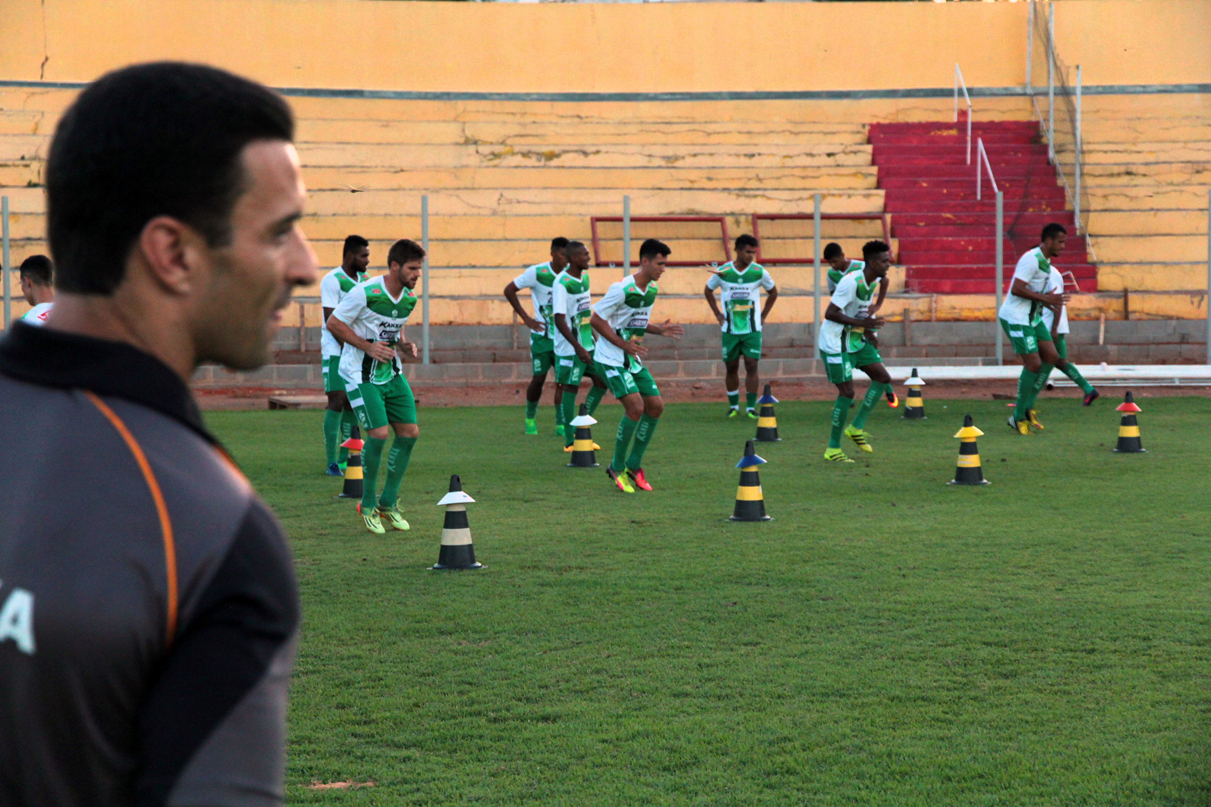 Série B: Júnior Rocha comemora sequência positiva e elogia elenco do Luverdense