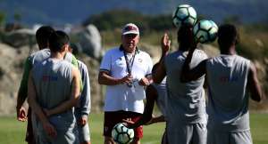 Abel fecha treino e faz mistério no Fluminense para clássico com Flamengo