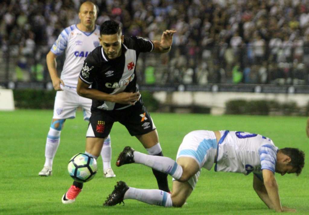 Avaí pressionou nos minutos finais em busca do empate, mas sem sucesso