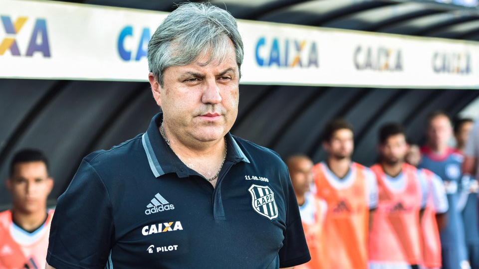 O técnico Gilson Kleina deve realizar uma alteração para o jogo contra o Cruzeiro