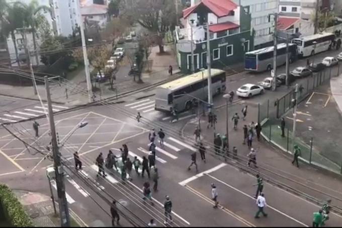 Torcedor envolvido em ataque a corintianos se apresenta à polícia 2 0002050249313 img