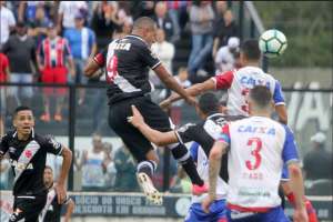 Luis Fabiano minimiza histórico e descarta favoritismo do Vasco em clássico