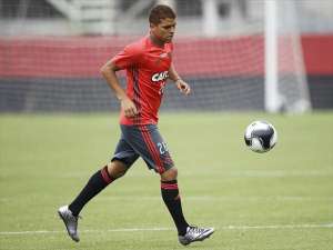 Cuéllar celebra titularidade e diz que ainda pode evoluir no Flamengo