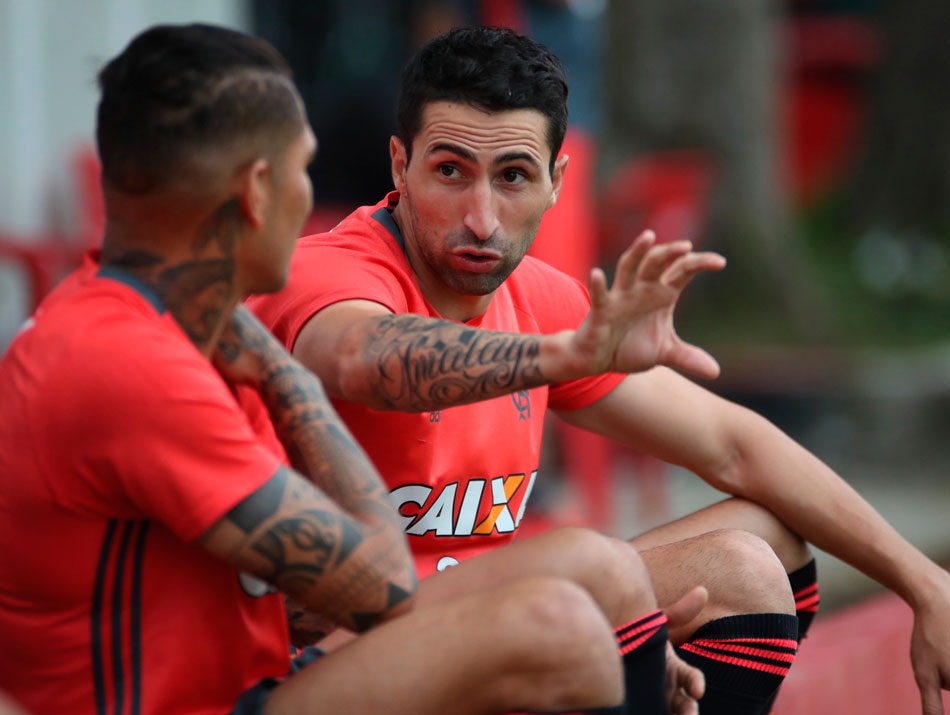 Flamengo confirma acerto e zagueiro Donatti vai para o Tijuana