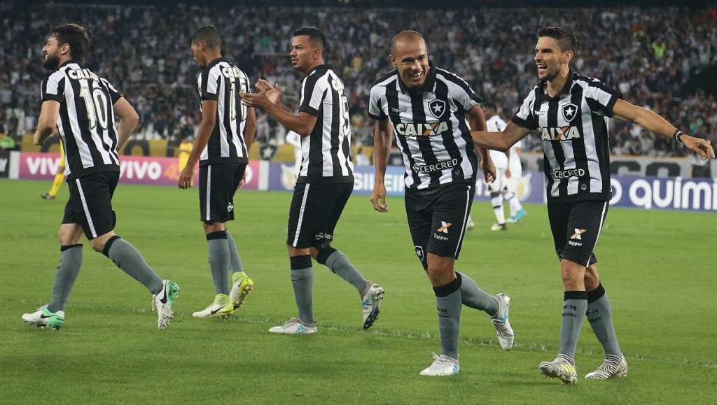 Botafogo 3 x 1 Vasco - Fogão dá show em data especial 2 0002050249684 img