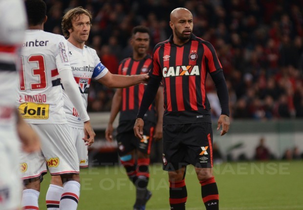 O São Paulo amargou a segunda derrota seguida e se aproximou da zona de rebaixamento