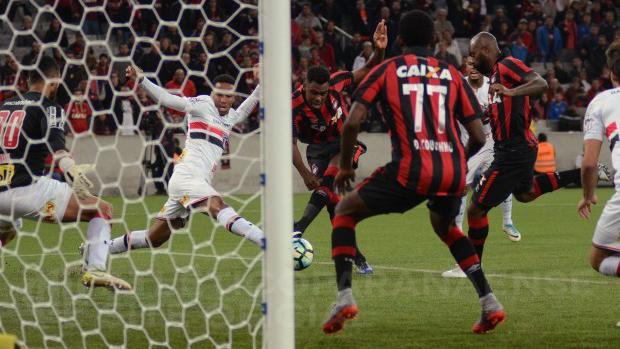 Atlético-PR fez o gol logo no começo e depois segurou a sua terceira vitória seguida por 1 a 0