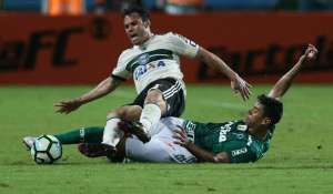 Melhor defesa, Coritiba tenta segurar ataque do Grêmio para vencer