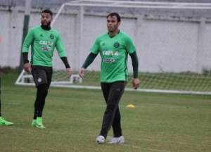 STJD nega efeito suspensivo e Kleber segue fora do Coritiba por cusparada