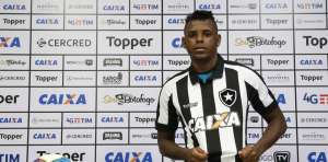 Apresentado, Marcos Vinicius elogia concorrência no meio de campo do Botafogo