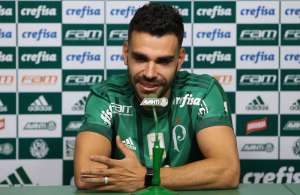 Apresentado, Bruno Henrique diz que quer estrear já no domingo pelo Palmeiras