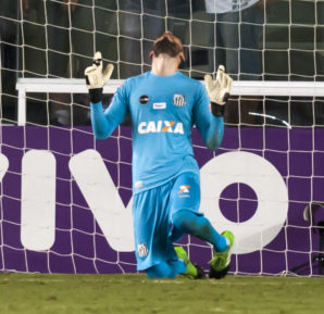Seleção do Brasileirão com técnico que venceu clássico e artilheiro hat-trick na 9ª rodada