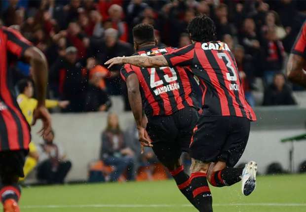 Seleção do Brasileirão com técnico que venceu clássico e artilheiro hat-trick na 9ª rodada 5 0002050249885 img