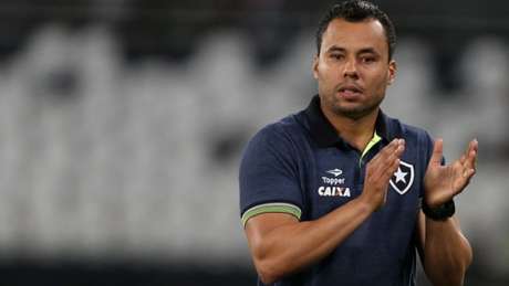 Seleção do Brasileirão com técnico que venceu clássico e artilheiro hat-trick na 9ª rodada 13 0002050249892 img