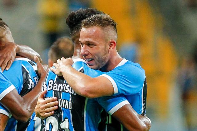 Seleção do Brasileirão com técnico que venceu clássico e artilheiro hat-trick na 9ª rodada 7 0002050249894 img