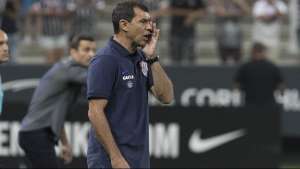 Carille comemora chances criadas pelo Corinthians, mas pede melhora no passe