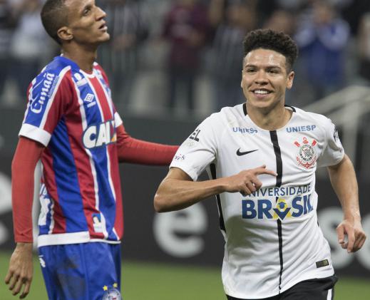 Corinthians detona Bahia e continua líder isolado e invicto do Brasileirão