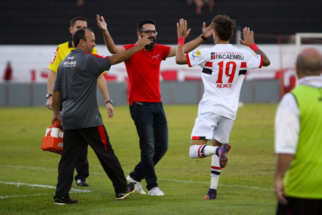 O time do técnico Roberto Fonseca quer se manter na liderança do Grupo B