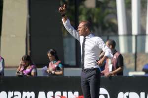 'Foi goleada', brinca Milton Mendes ao festejar vitória magra do Vasco no Rio