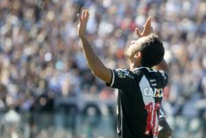 Golaço de falta diante do Atlético-GO foi o 40º de Nenê com a camisa do Vasco