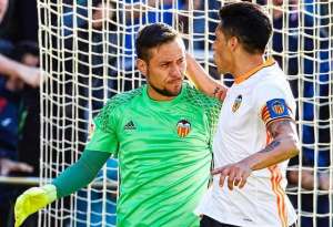 De volta ao mercado, São Paulo mira Aderlan, zagueiro brasileiro do Valencia